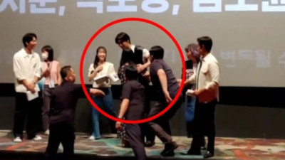 태도 논란 박서준 머리띠 거부 박보영 민망했겠다....관객에게 정색한 이유는?