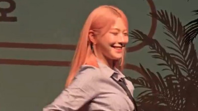 짧은 치마를 입었어도 퍼포먼스를 보여주는 백지헌(+직캠)