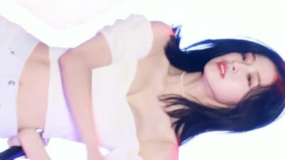 통통 튀는 오마이걸 아린 뽀얀 피부 백바지