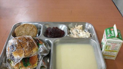   				전국에서 찾아와 아침부터 줄서서 먹는 수제버거 맛집.			