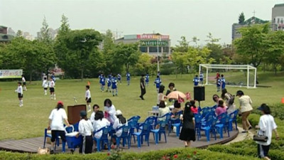 초딩 축구에 등장한 글래머 누나 ㄷㄷ