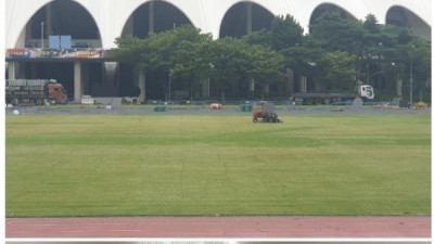   				싸이 흠뻑쇼 논란.. 축구 경기장 잔디 근황			