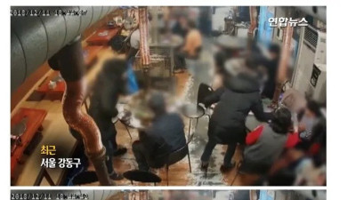 음식점에서 갑자기 쓰러진 아이에게 다가가는 커플