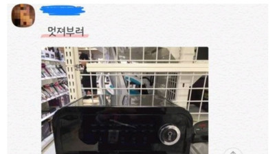 내 친구가 하이마트에서 수영복 입고 일함