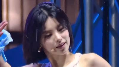 봉긋 흰나시 가슴 찰랑임 있지 예지