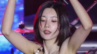 시스루 나시 겨드랑이 배꼽 노출 권은비